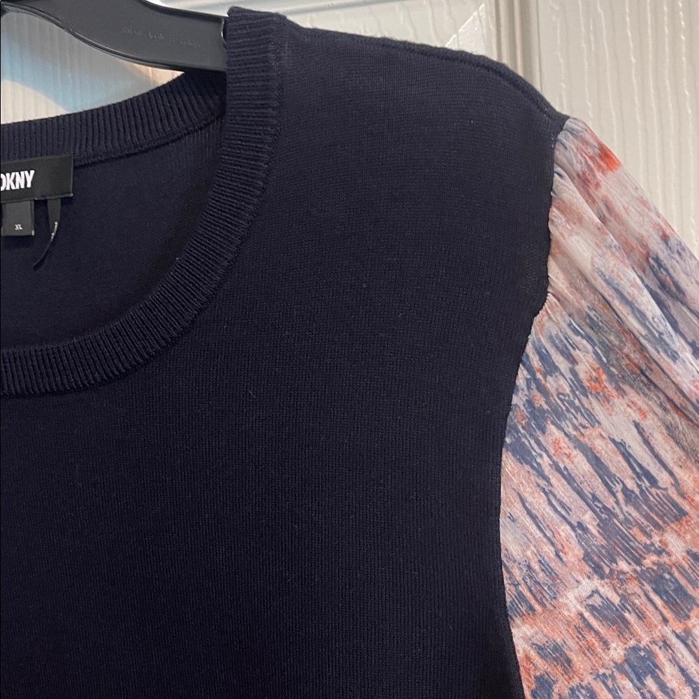 DKNY  dark Blue  Top with Multicolor Sleeves size Xl - Picture 8 of 9